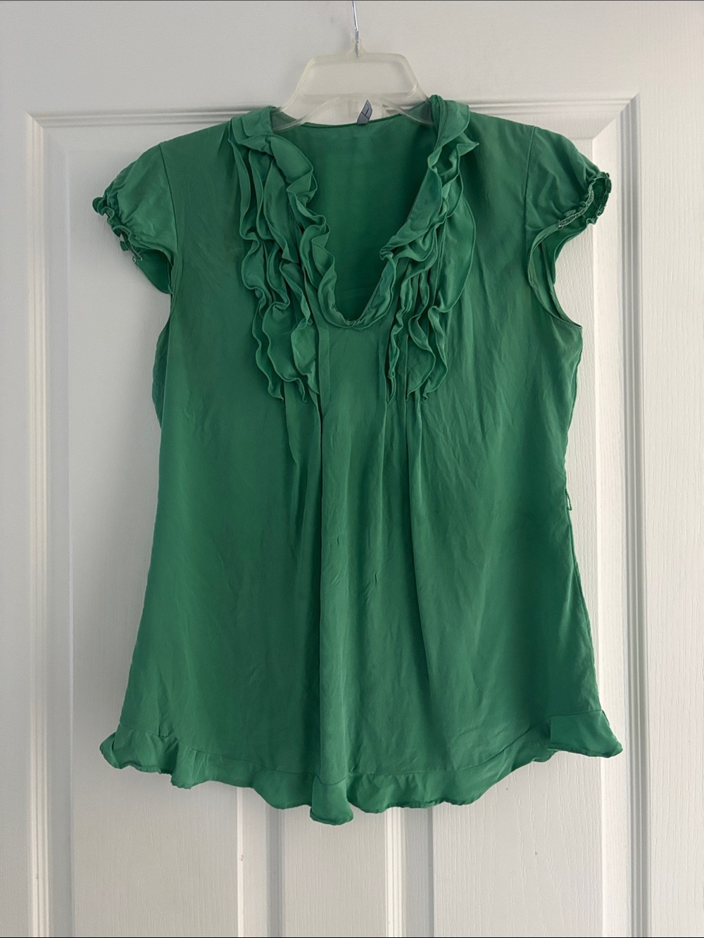 T Tahari 100% Silk Emerald Green Ruffle V-Neck Blouse Sz S